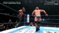 Huyền thoại WWE thất bại khi thách thức nhà vô địch tại Nhật